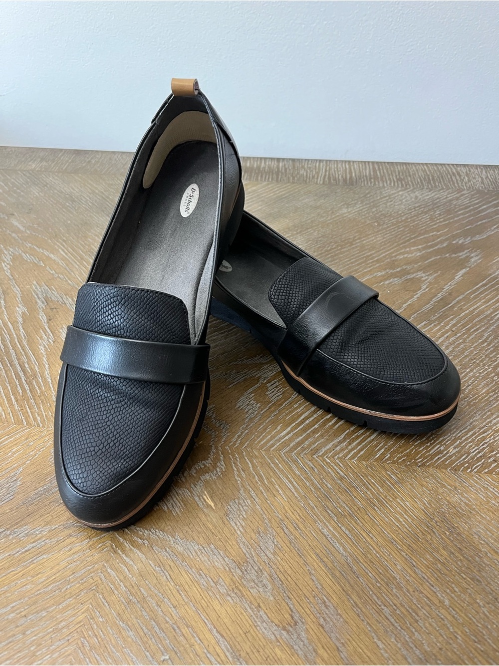 Dr. Scholl's Women's Black Textured Penny Loafers with Tan Trim